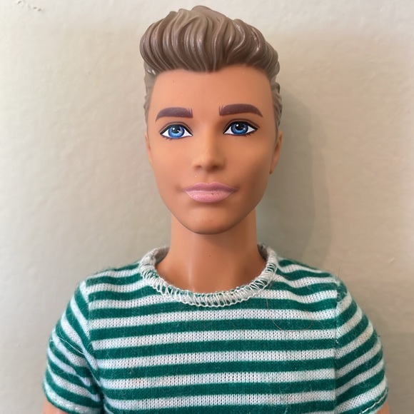 💙2015 Fashonista Ken Barbie Doll - Picture 2 of 10